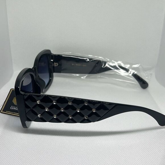 VG Women’s Quilted Pattern Rhinestone Sunglasses - Picture 2 of 3